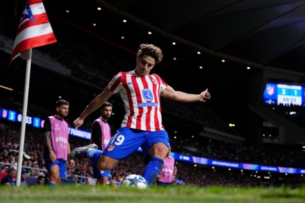 Valdano: Alvarez chơi như một 