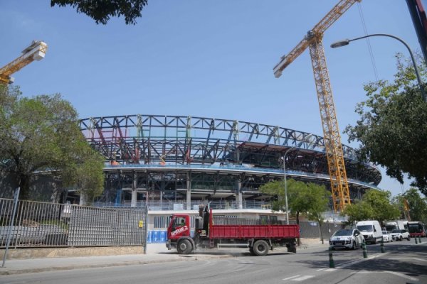PV: Camp Nou được phép mở cửa 