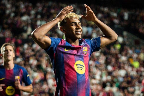 Quan chức Barcelona: Yamal v